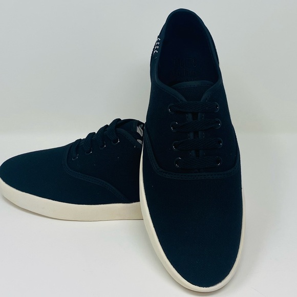 NWT Cute to the Core Black/White Sneakers Size 8 - Picture 4 of 14